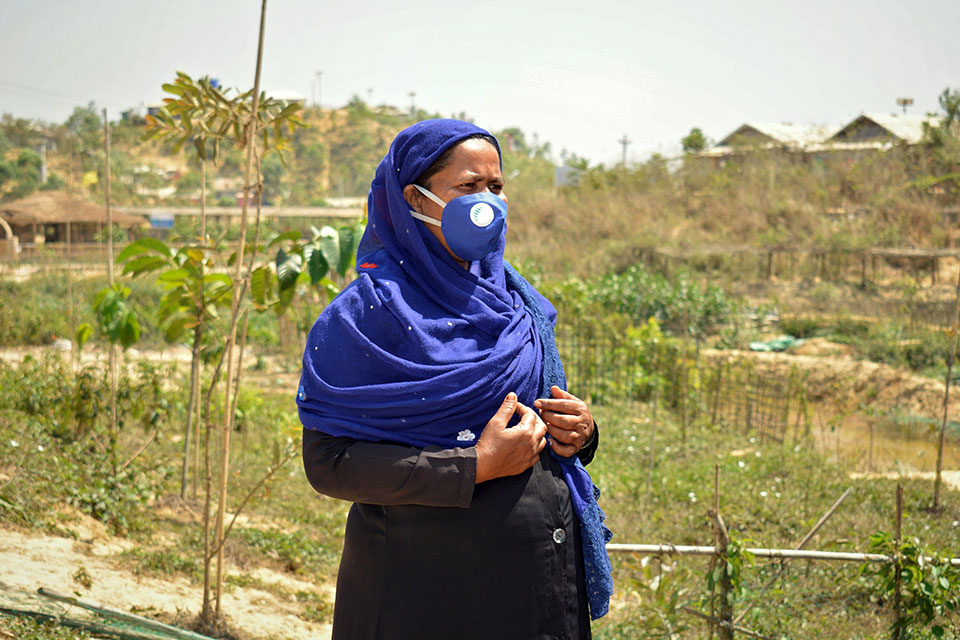 Mobina Khatun is a Rohingya woman volunteer with UN Women in Cox's Bazar.
 Photo: UN Women/Pappu Mia