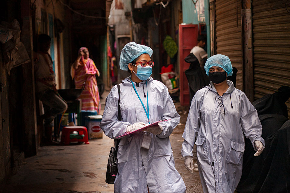Development workers look at their checklist during an awareness raising drive in Dhaka under the LIUPC project of UNDP Bangladesh. Credit: UN Women/Fahad Kaizer