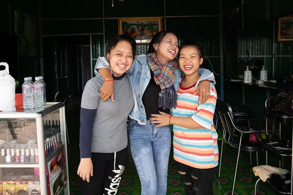 Friends Chan Youn, 17, Khum Sreymon, 23 and Gnuy Chavy, 23 have teamed up to open a women’s salon in the Siem reap province, Thailand. Photo: UN Women/Stephanie Simcox