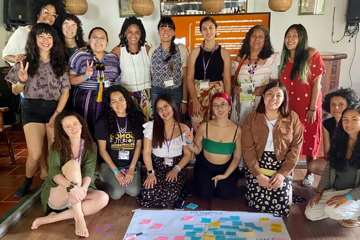 Grecia Tardío con Defensoras Ecofeministas Latinoamericanas