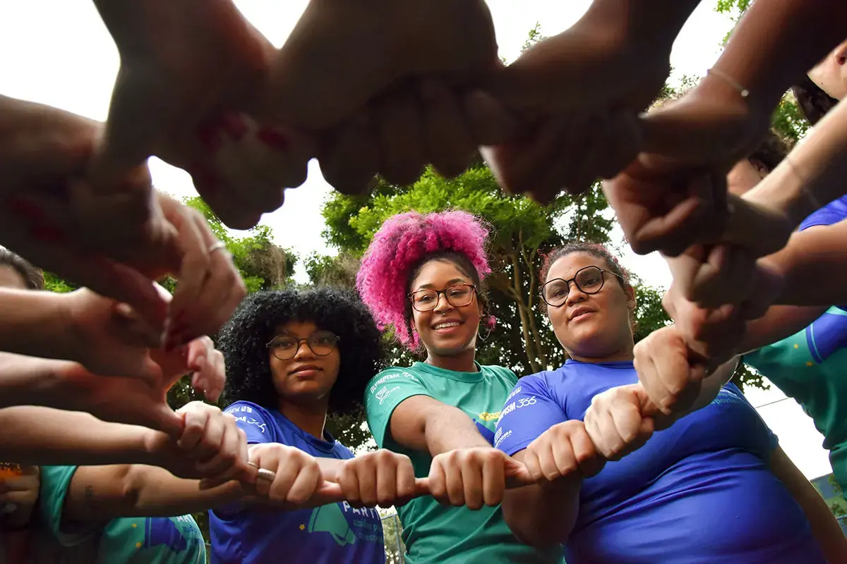El deporte es una herramienta poderosa para la transformación social y el empoderamiento, capaz de enseñar a destacadas deportistas jóvenes del Brasil valores inherentes como el trabajo en equipo, la resiliencia, la autonomía, la autoestima y el liderazgo, además de promover mensajes positivos en un entorno festivo.